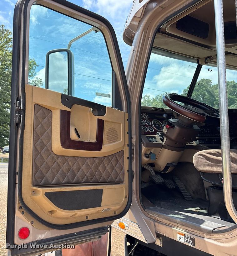 image for item ET7049 2011 Freightliner Coronado semi truck