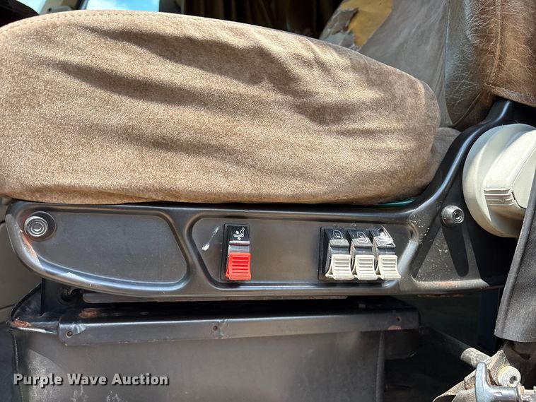 image for item ET7049 2011 Freightliner Coronado semi truck