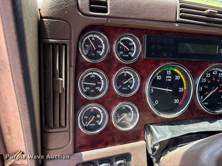 image for item ET7049 2011 Freightliner Coronado semi truck