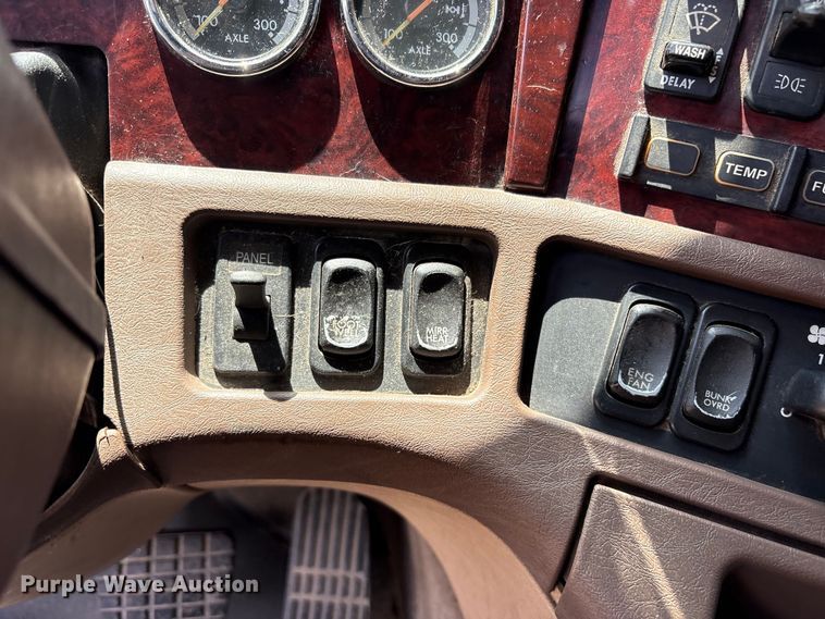 image for item ET7049 2011 Freightliner Coronado semi truck