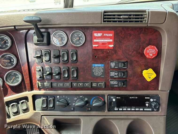 image for item ET7049 2011 Freightliner Coronado semi truck