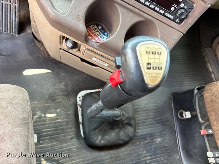 image for item ET7049 2011 Freightliner Coronado semi truck