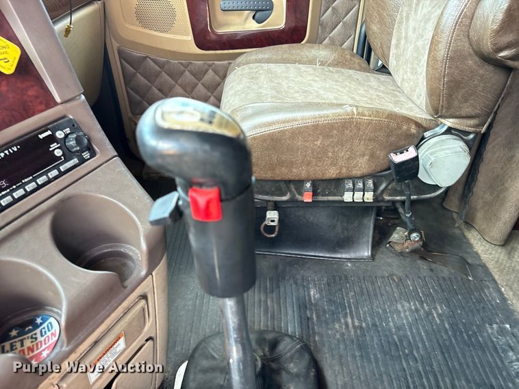 image for item ET7049 2011 Freightliner Coronado semi truck