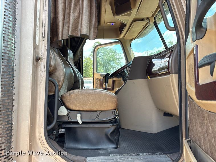 image for item ET7049 2011 Freightliner Coronado semi truck