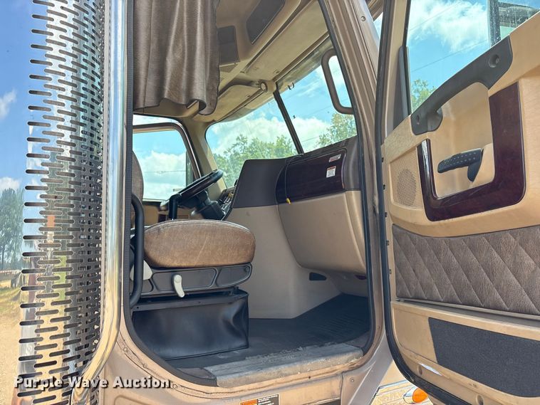 image for item ET7049 2011 Freightliner Coronado semi truck