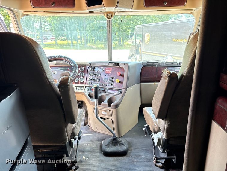 image for item ET7049 2011 Freightliner Coronado semi truck