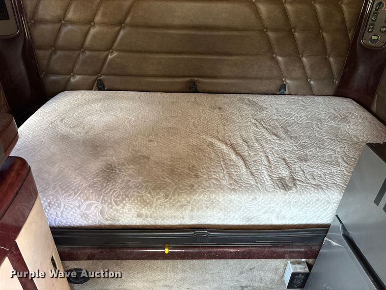 image for item ET7049 2011 Freightliner Coronado semi truck