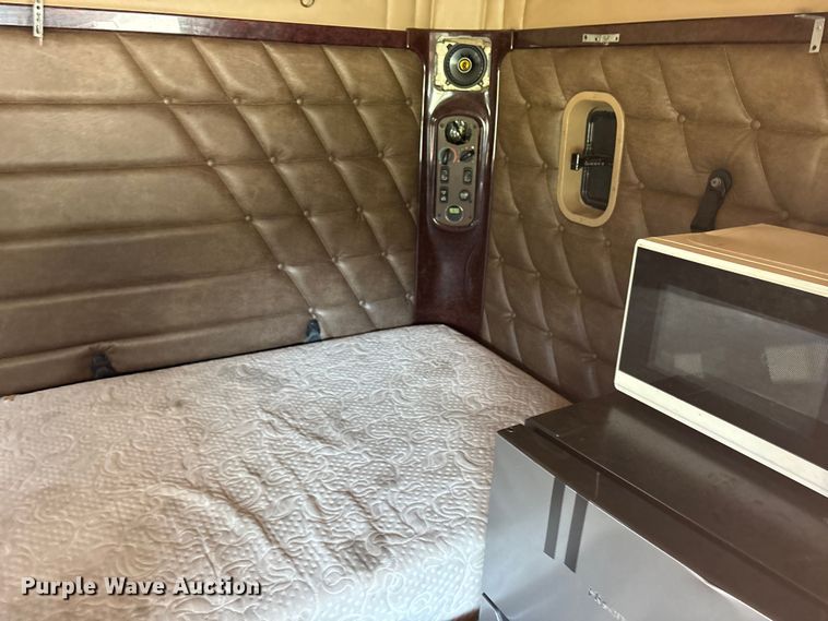 image for item ET7049 2011 Freightliner Coronado semi truck