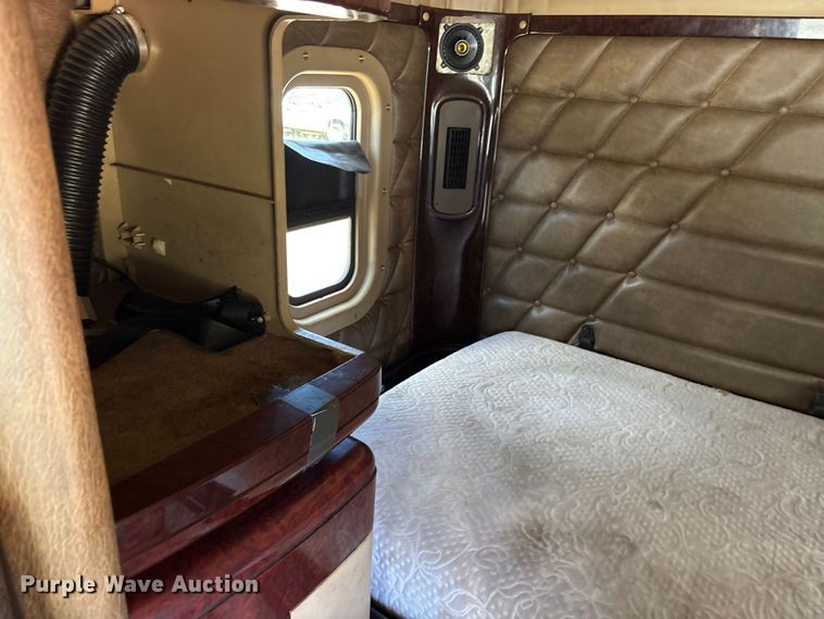 image for item ET7049 2011 Freightliner Coronado semi truck