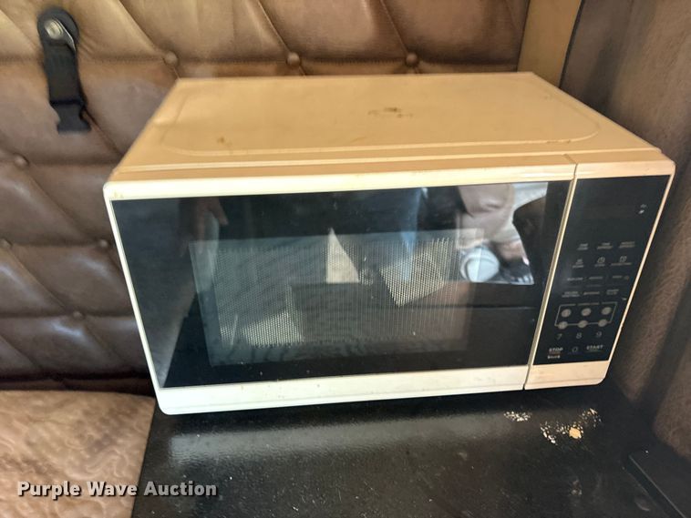 image for item ET7049 2011 Freightliner Coronado semi truck