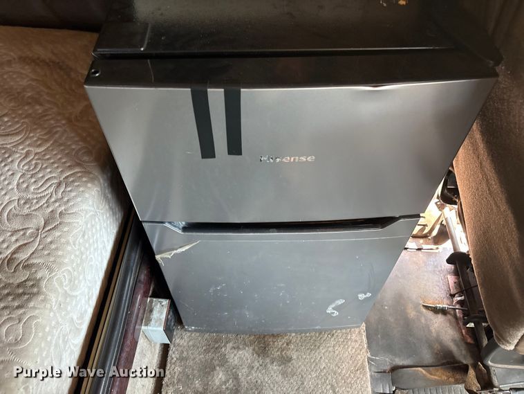 image for item ET7049 2011 Freightliner Coronado semi truck