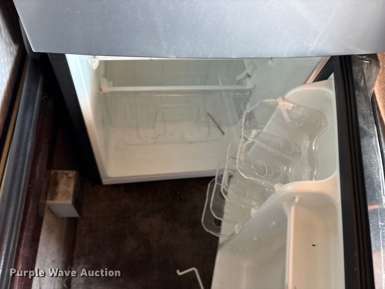 image for item ET7049 2011 Freightliner Coronado semi truck