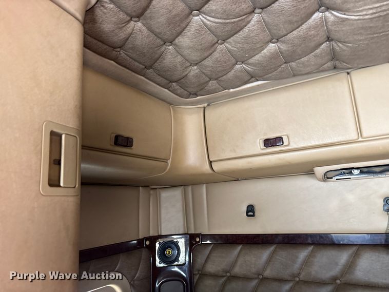 image for item ET7049 2011 Freightliner Coronado semi truck