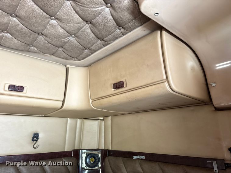 image for item ET7049 2011 Freightliner Coronado semi truck