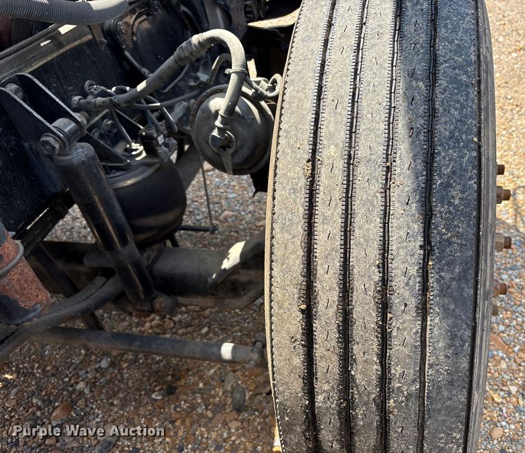 image for item ET7049 2011 Freightliner Coronado semi truck