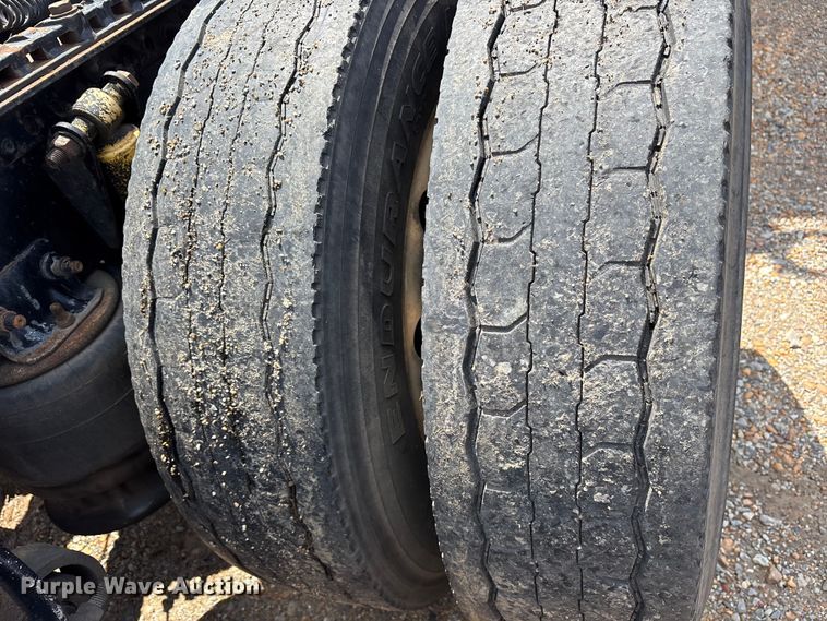 image for item ET7049 2011 Freightliner Coronado semi truck