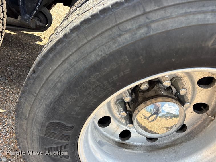 image for item ET7049 2011 Freightliner Coronado semi truck