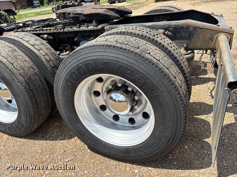 image for item ET7049 2011 Freightliner Coronado semi truck