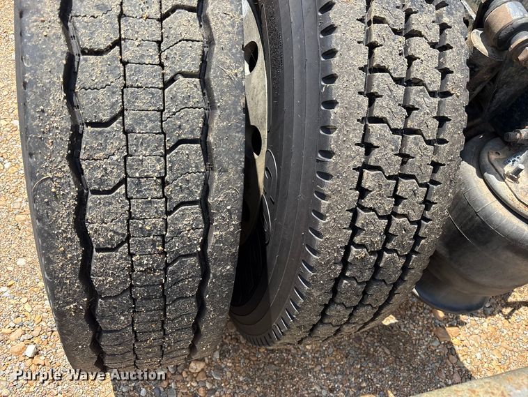 image for item ET7049 2011 Freightliner Coronado semi truck