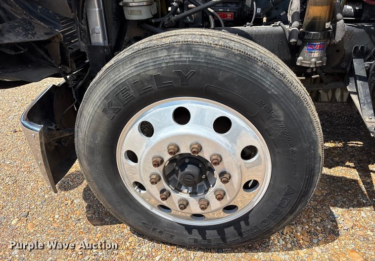 image for item ET7049 2011 Freightliner Coronado semi truck