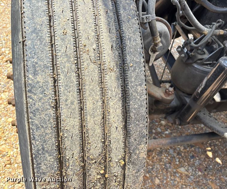 image for item ET7049 2011 Freightliner Coronado semi truck