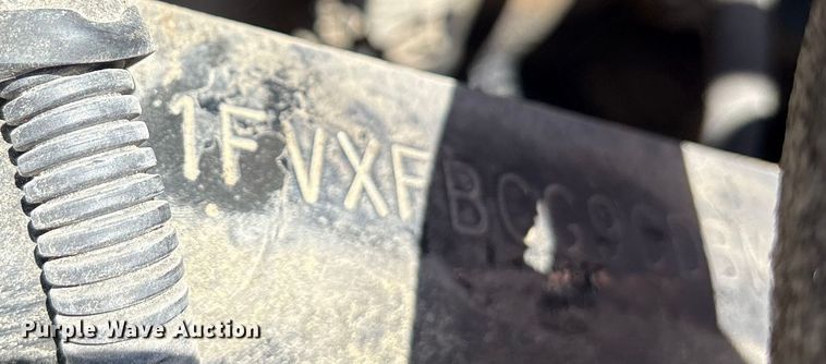 image for item ET7049 2011 Freightliner Coronado semi truck