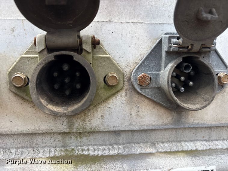 image for item ET7050 2013 Fontaine HCR5222WSA Revolution 52 flatbed trailer