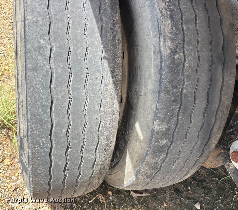 image for item ET7050 2013 Fontaine HCR5222WSA Revolution 52 flatbed trailer