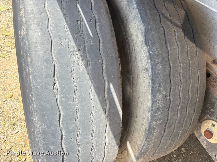 image for item ET7050 2013 Fontaine HCR5222WSA Revolution 52 flatbed trailer