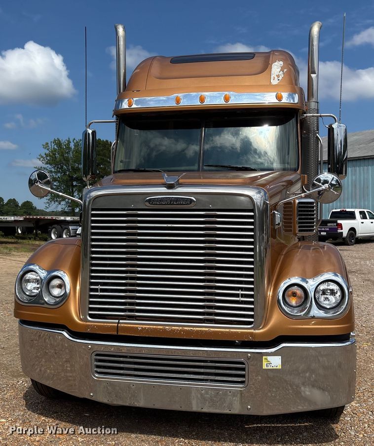image for item ET7051 2012 Freightliner Coronado semi truck