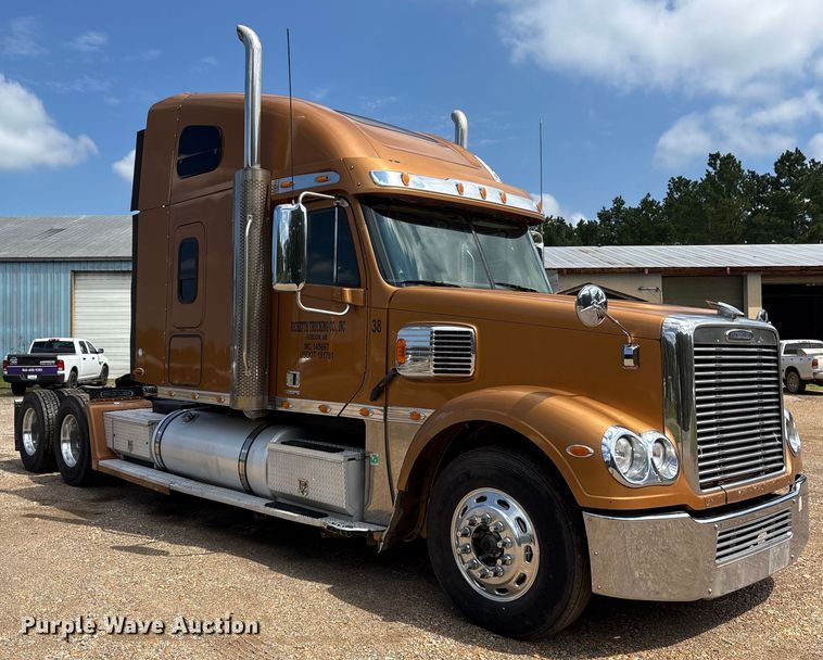 image for item ET7051 2012 Freightliner Coronado semi truck
