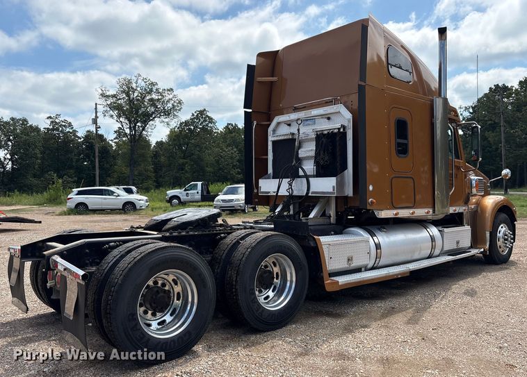 image for item ET7051 2012 Freightliner Coronado semi truck