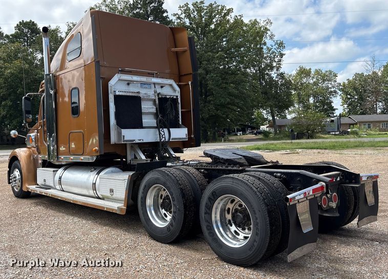 image for item ET7051 2012 Freightliner Coronado semi truck