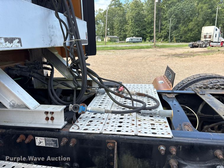 image for item ET7051 2012 Freightliner Coronado semi truck