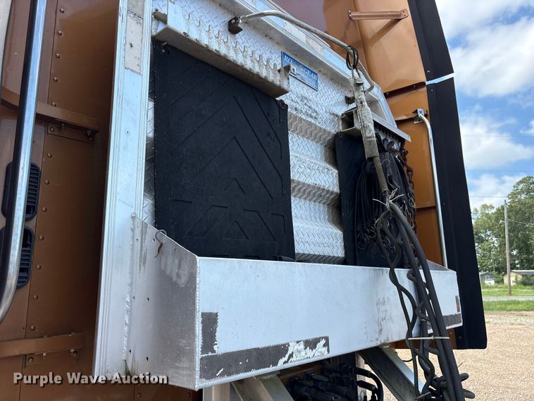 image for item ET7051 2012 Freightliner Coronado semi truck