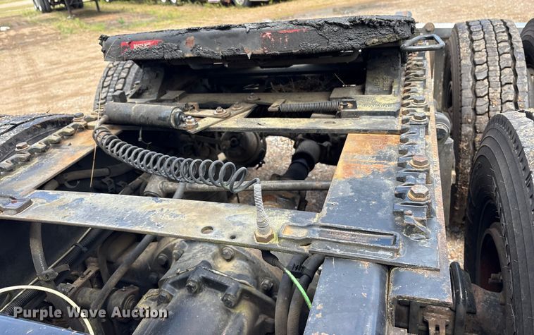 image for item ET7051 2012 Freightliner Coronado semi truck