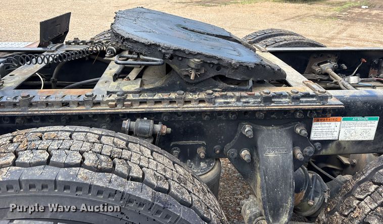 image for item ET7051 2012 Freightliner Coronado semi truck