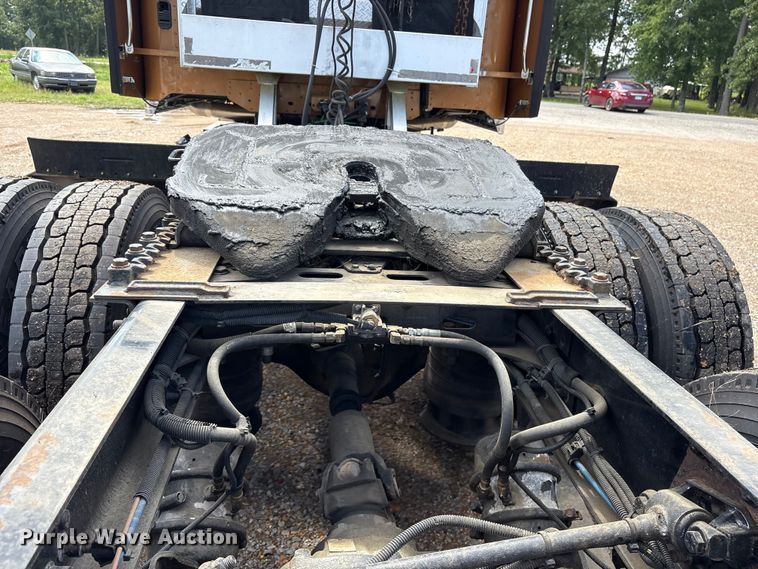 image for item ET7051 2012 Freightliner Coronado semi truck