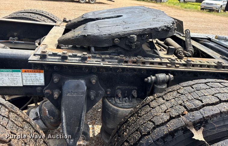 image for item ET7051 2012 Freightliner Coronado semi truck