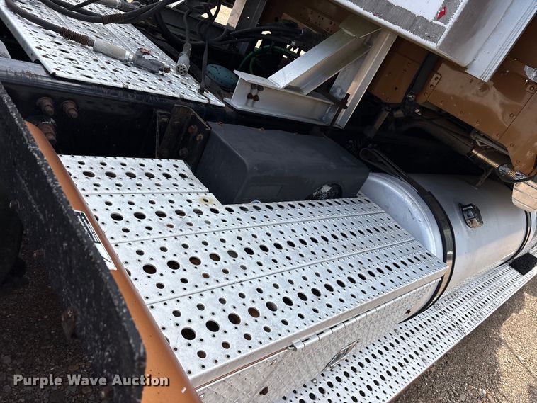 image for item ET7051 2012 Freightliner Coronado semi truck