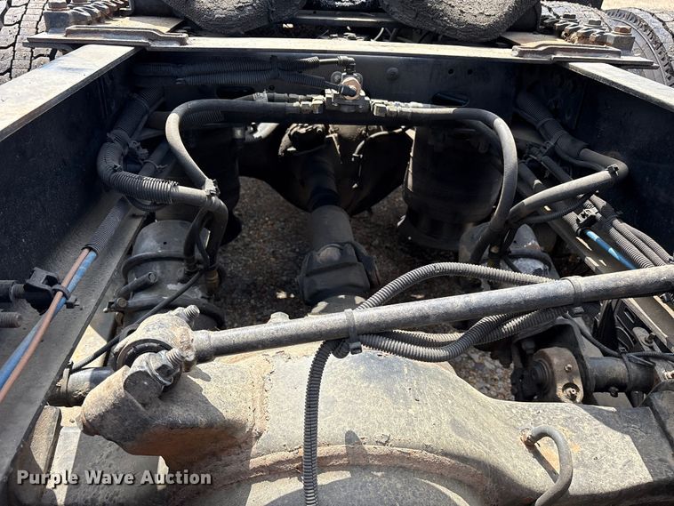 image for item ET7051 2012 Freightliner Coronado semi truck