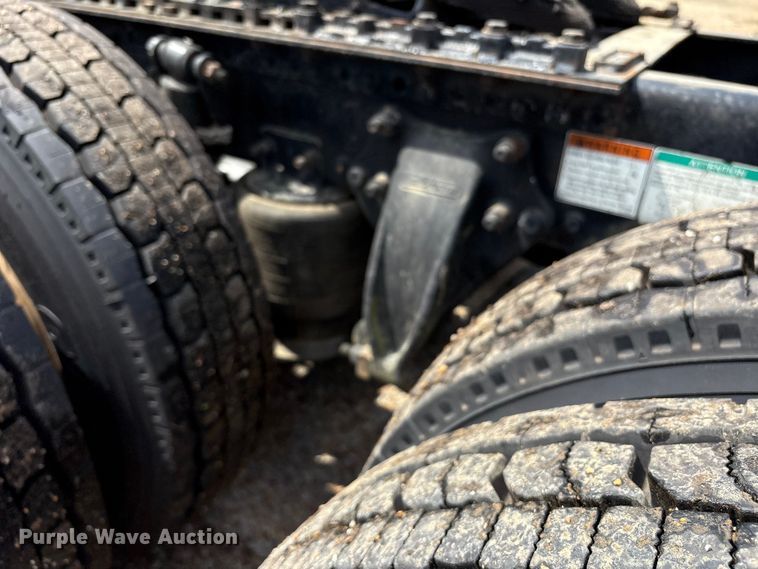 image for item ET7051 2012 Freightliner Coronado semi truck