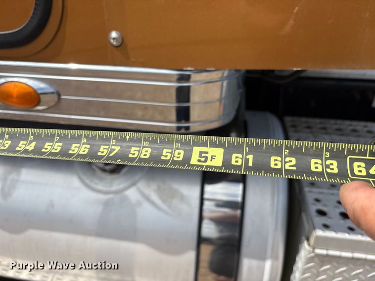 image for item ET7051 2012 Freightliner Coronado semi truck