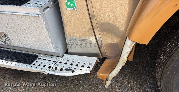 image for item ET7051 2012 Freightliner Coronado semi truck