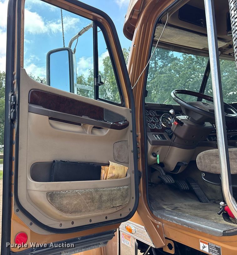 image for item ET7051 2012 Freightliner Coronado semi truck