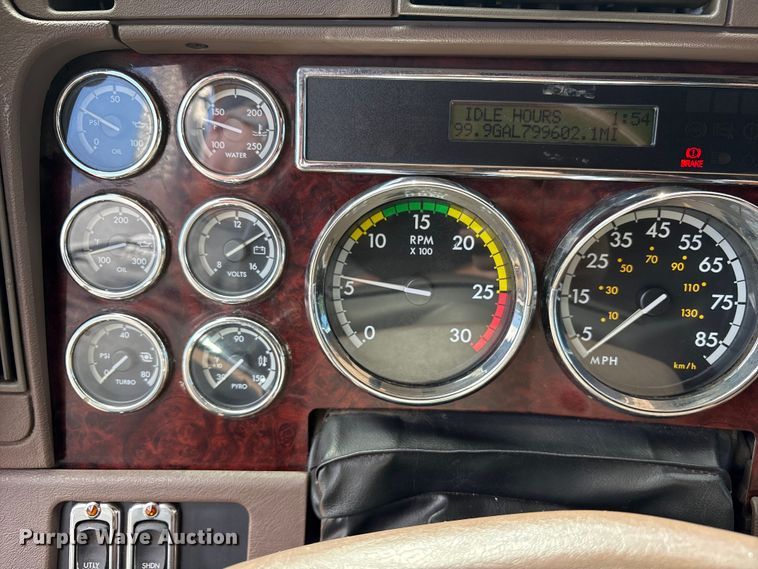 image for item ET7051 2012 Freightliner Coronado semi truck