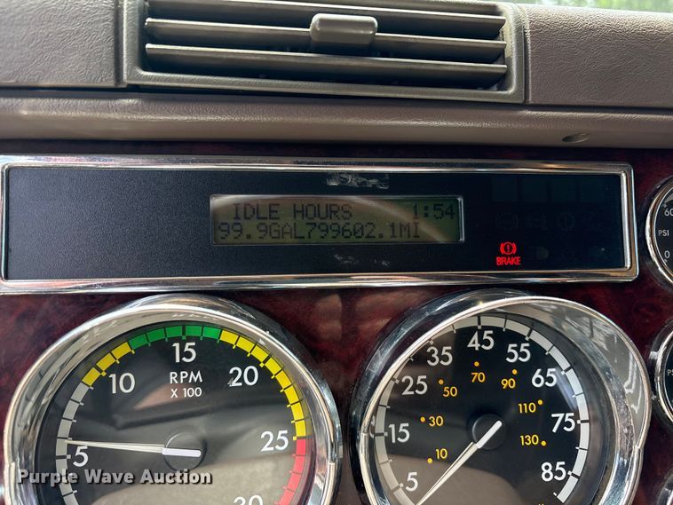 image for item ET7051 2012 Freightliner Coronado semi truck