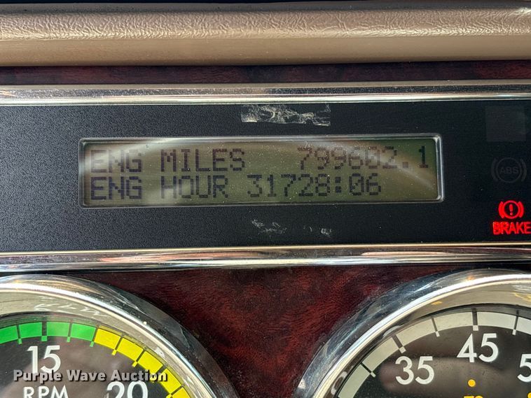 image for item ET7051 2012 Freightliner Coronado semi truck