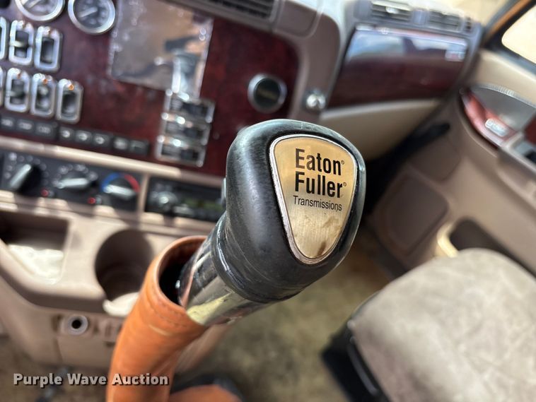 image for item ET7051 2012 Freightliner Coronado semi truck