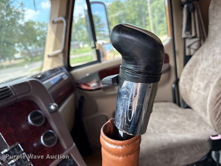 image for item ET7051 2012 Freightliner Coronado semi truck